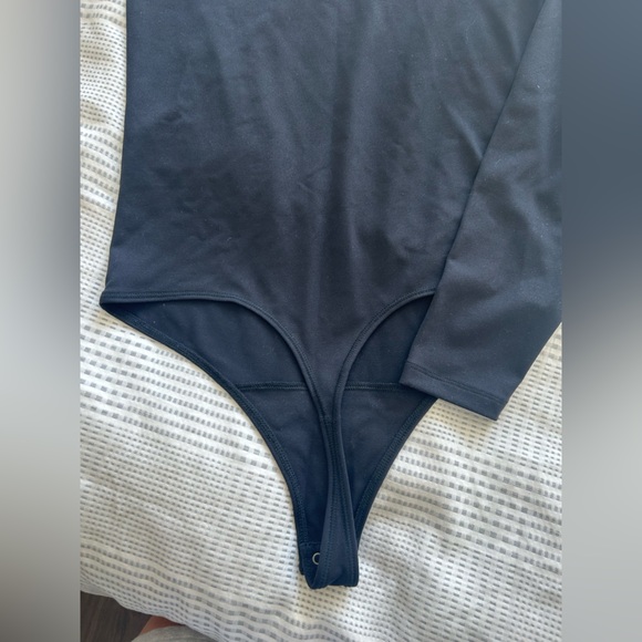 NWT Abercrombie Long-Sleeve Asymmetrical One-Shoulder Bodysuit Black, Size Small - Picture 8 of 8